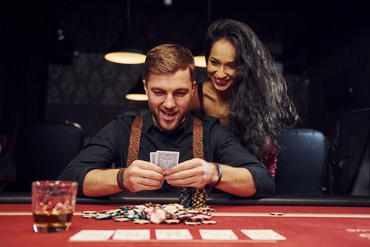 Filipino players enjoying jl2 sports betting on mobile
